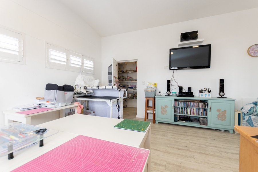 4 Bedroom Property for Sale in Paradise Beach Western Cape